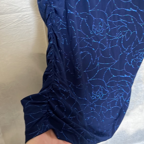 Ricki’s NWT tunic cap sleeve top with shimmer - Picture 3 of 9